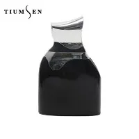 Sticla de parfum de culoare neagră